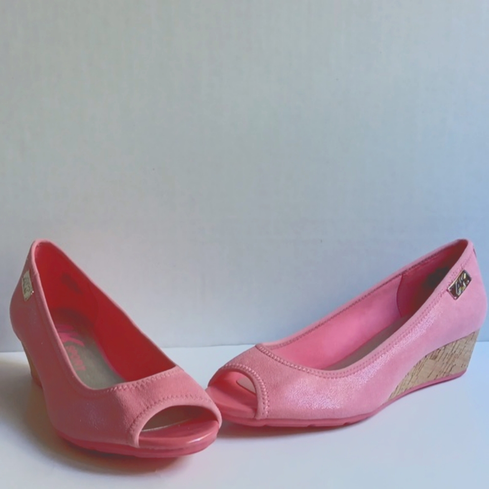 AK SPORT HEELS